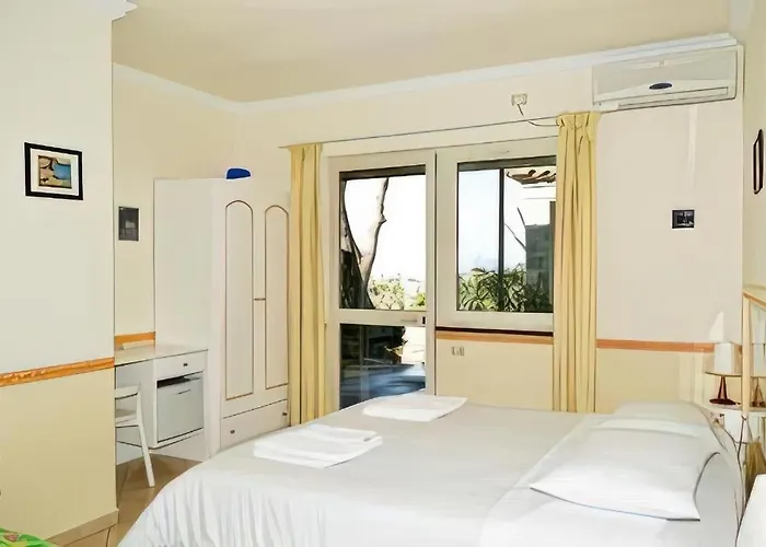 Le Ginestre Di Capri Bb & Holiday House