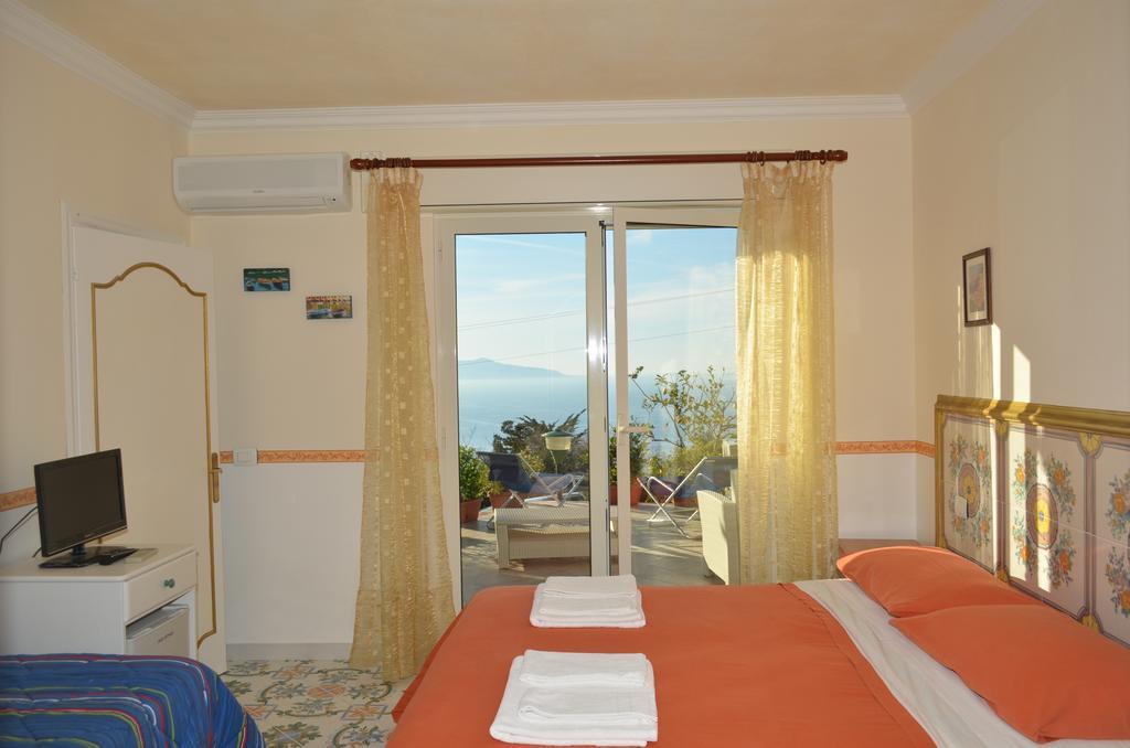 Bed & Breakfast Le Ginestre Di Capri Bb & House 2*