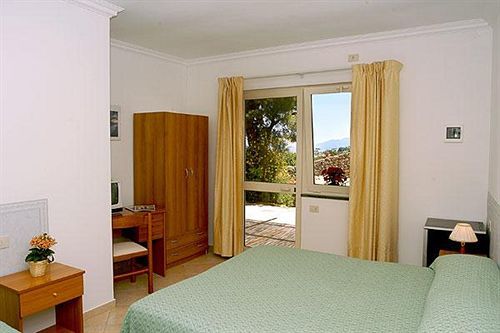 Bed & Breakfast Le Ginestre Di Capri Bb&holiday House 2*