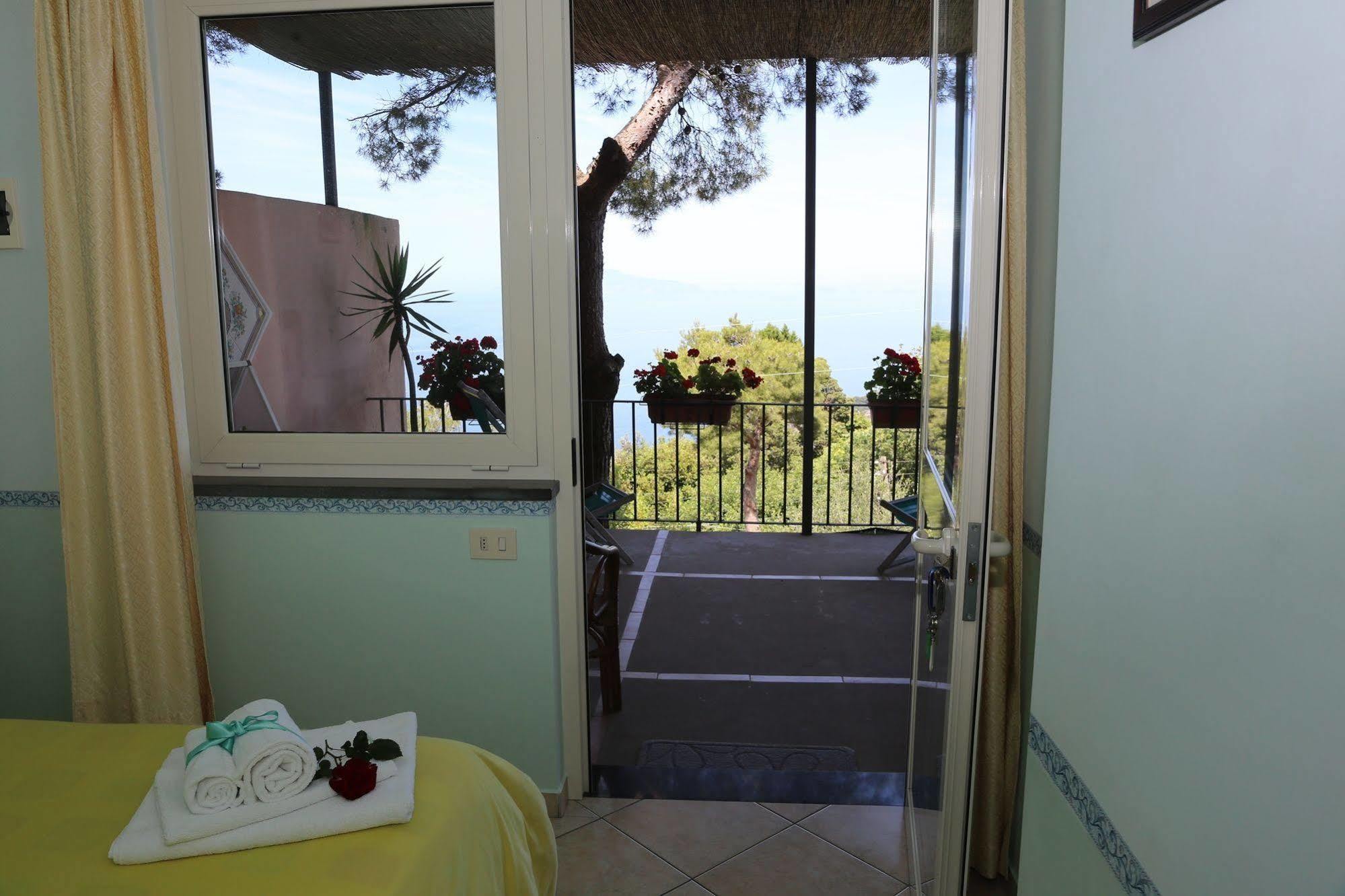 Le Ginestre Di Capri Bb & House Bed & Breakfast