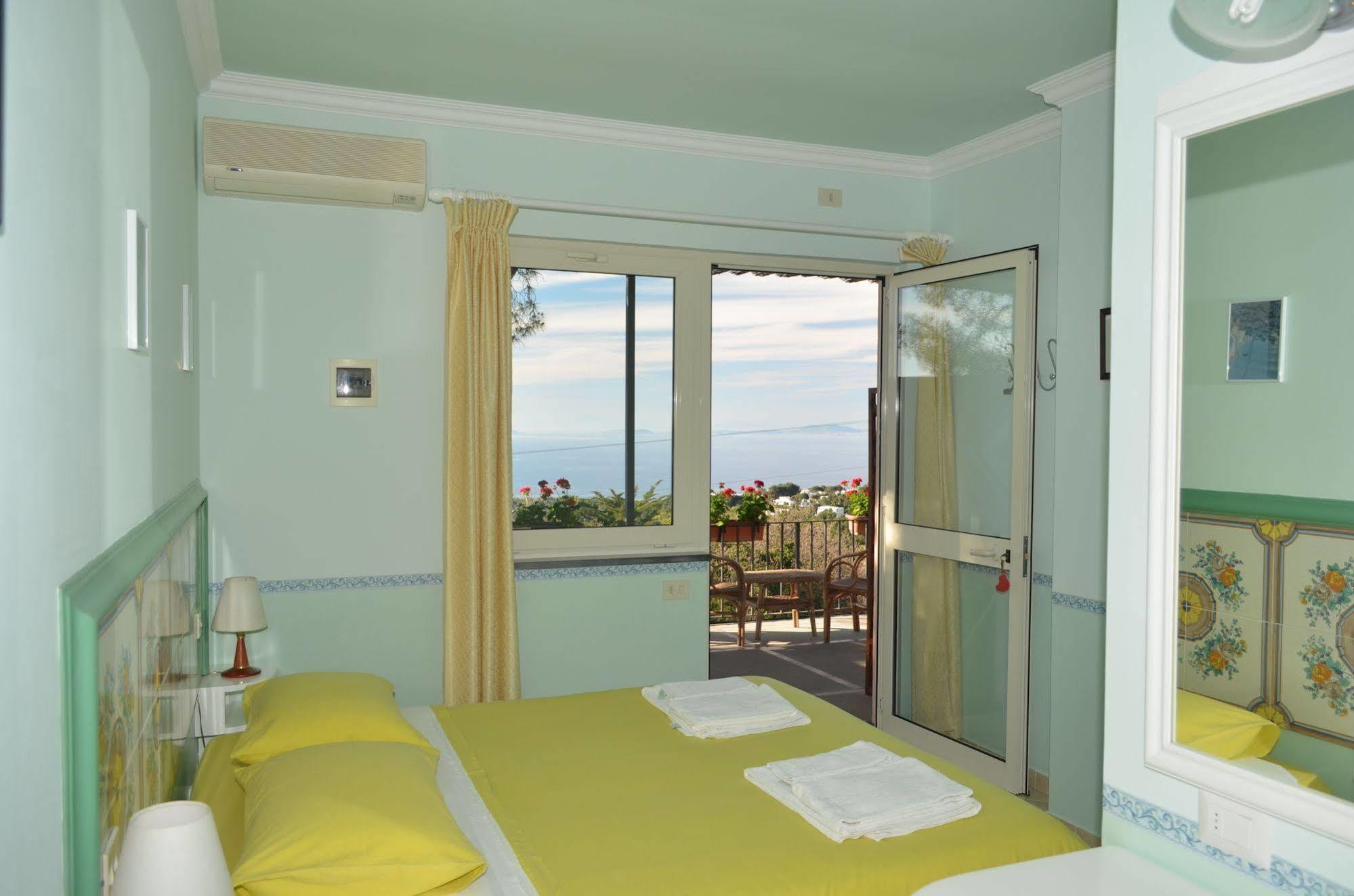 Bed & Breakfast Le Ginestre Di Capri Bb & House 2*