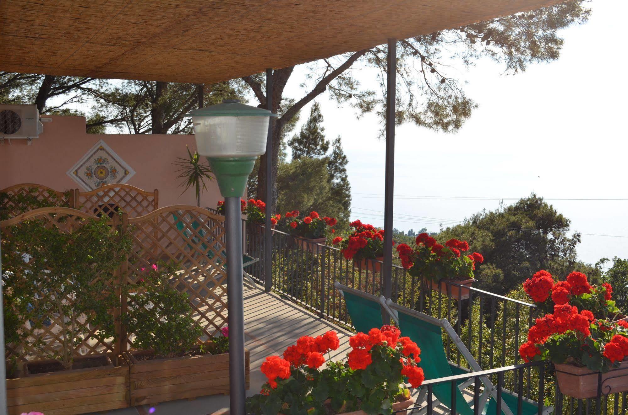 Bed & Breakfast Le Ginestre Di Capri Bb & House 2*
