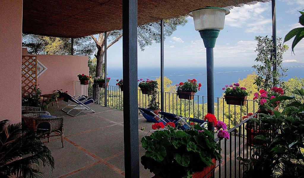 Le Ginestre Di Capri Bb & Holiday House